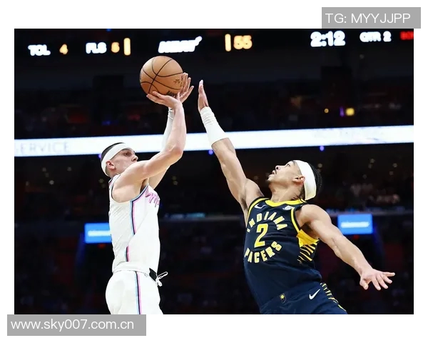 克拉克斯顿上半场表现惊艳7投5中砍下11分8篮板外线命中率完美